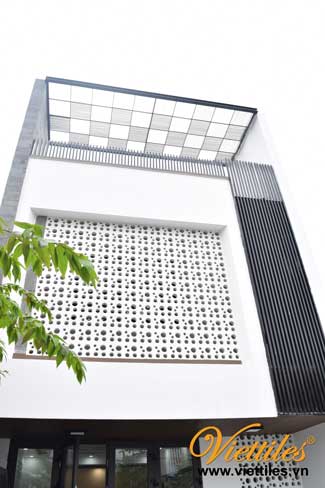 Facade Design For Townhouse With Breeze Block