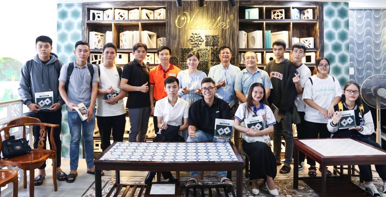 Viet Tiles is happy to welcome teachers and students from the College of Construction in Ho Chi Minh City to the showroom