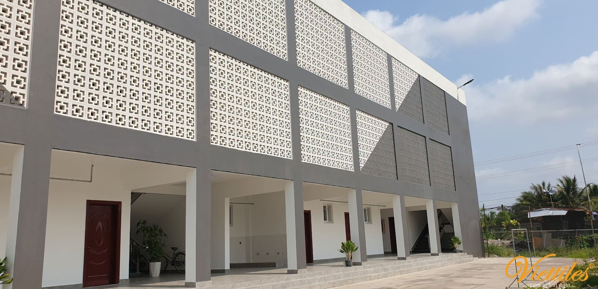 Gạch Bông Gió Viettiles – Giải Pháp Mặt Tiền Đẹp, Thông Thoáng Và An Toàn Cho Công Trình