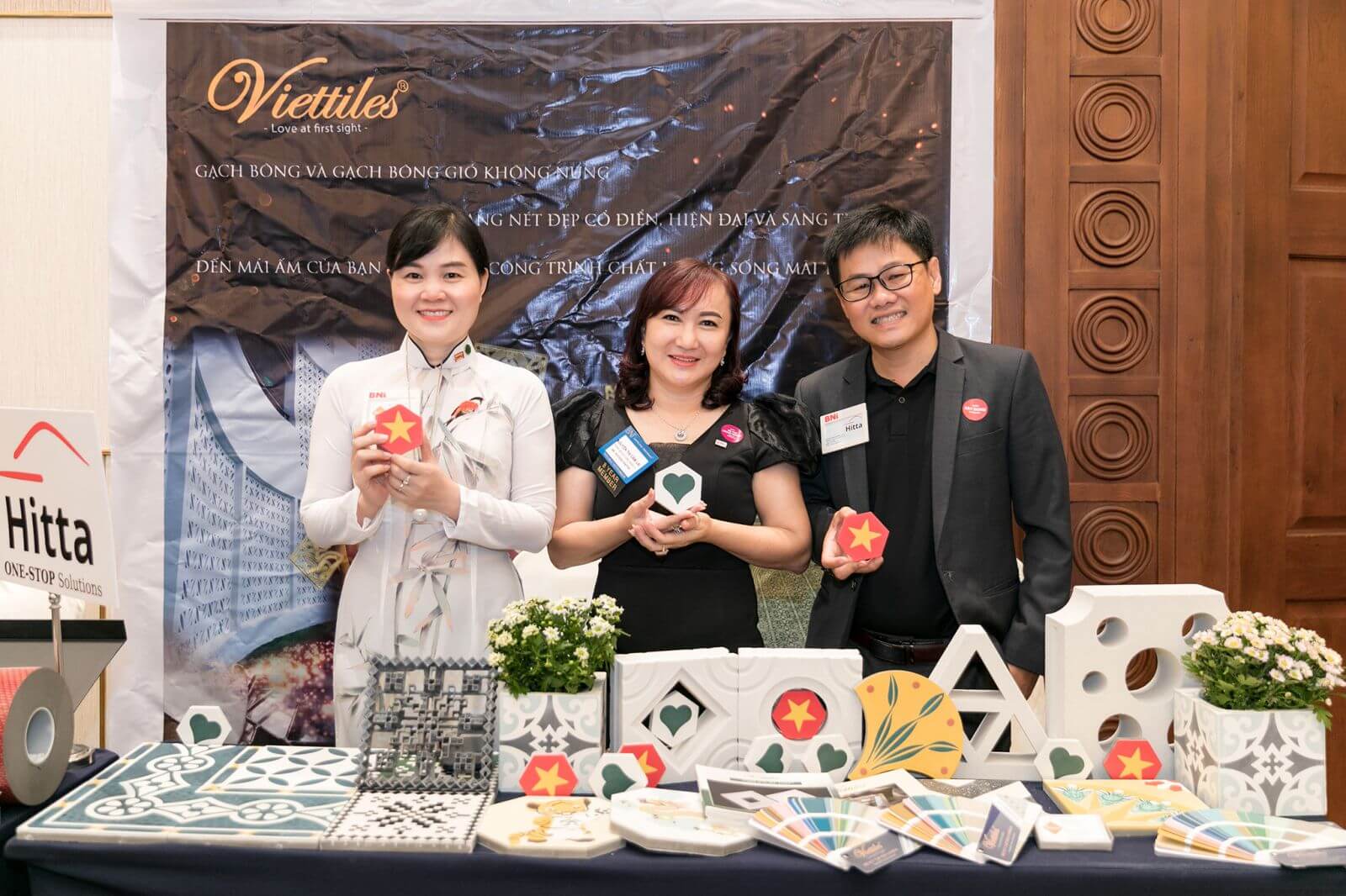 Giám đốc Viet Tiles cùng với thành viên BNI